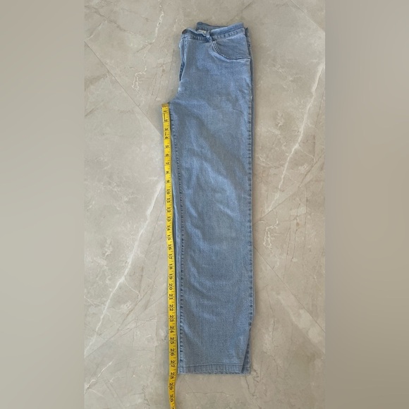 Blue Willi's Women Jeans
•5 Pocket
•Straight Leg
•Cotton
•Light wash
•Very nice - Picture 6 of 10